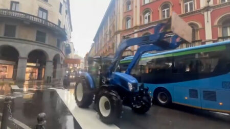 Varese: Trattori, presidio e incontro in Provincia