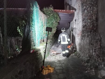 Germignaga: Vento forte sradica un tetto in lamiera