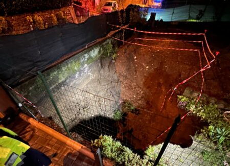 Gavirate: Voragine di 5 metri, tre persone evacuate