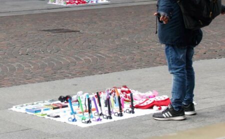 Varese: Venditori abusivi, Lega denuncia il "pizzo"