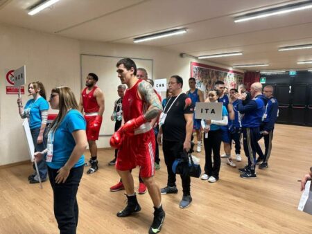 Busto: 150 studenti Acof “angeli” di Boxing road to Paris
