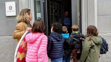 Busto: Come nasce un libro, bimbi visitano casa editrice