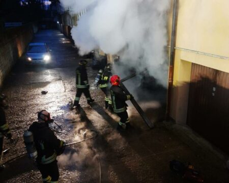 Cairate: Box in fiamme, salvato dai Vigili del Fuoco