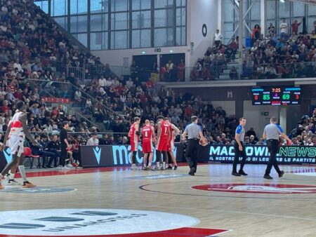 Basket: Varese crolla a Reggio Emilia: ko 113-80