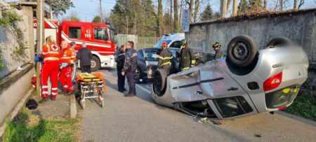 Fagnano: Scontro e ribaltamento, coinvolte due auto