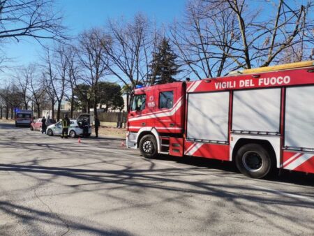 Busto: 3 auto si scontrano, un ferito in codice giallo