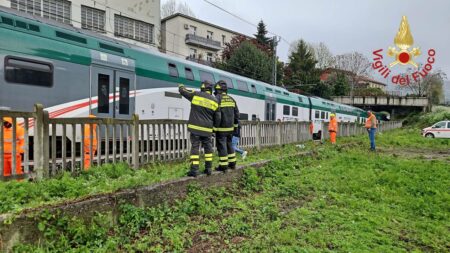 Como: Treno in tilt, passeggeri evacuati