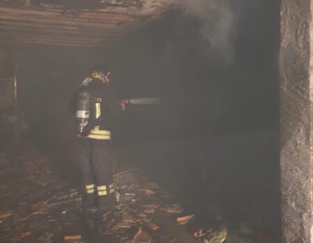 Besnate: Incendio in casa, ustionata una donna