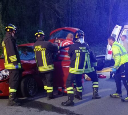 Leggiuno: Schianto all'alba, automobilista ferito