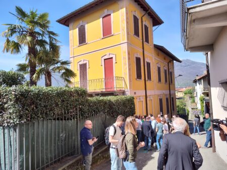 Gemonio: Assedio festoso a casa Bossi