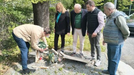 Gemonio: Frassinetti visita il monumento vandalizzato
