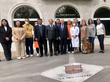 Busto: Da Pechino in visita a La Provvidenza e Its Incom