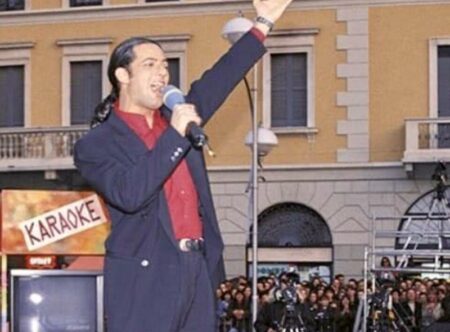 Busto: La foto-simbolo di Karaoke? In piazza Santa Maria