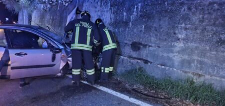 Maccagno: Schianto solitario, molti danni ma nessun ferito