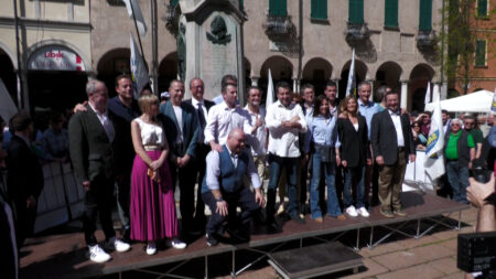 Varese: Salvini cerca Pace. Nel Mondo e nella Lega