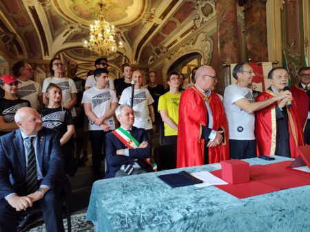 Varese: Simpatica "irruzione" dei tedofori di San Vittore