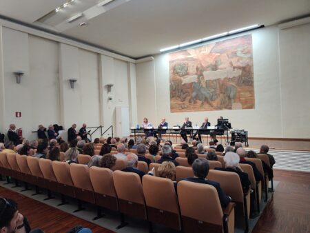 Varese: Sala gremita per il libro che racconta la Questura