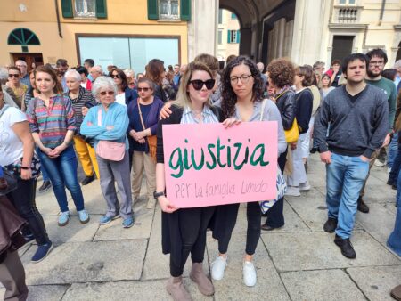 Varese: La piazza grida: "Forza Lavinia!"