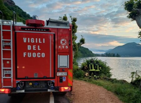 Brusimpiano: Auto nel lago, due giovani illesi