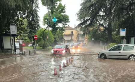 Varesotto: Grandinata violenta, strade inondate