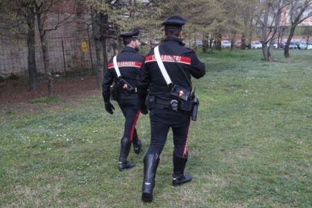 Bergamo: Cadavere nel cassonetto dei vestiti