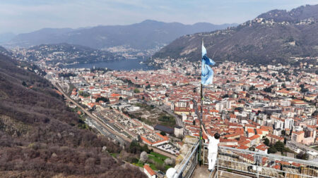 Como: Castel Baradello ospita Cosmos’ Flags