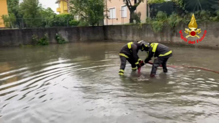 Lodi: Cortili come piscine, vigili del fuoco sul posto