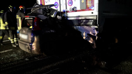 Origgio: Auto si schianta contro Tir fermo. Un morto