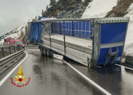Sondrio: Rimorchio impazzito, chiusa la strada per Livigno