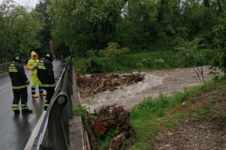 Somma: Pioggia continua, il torrente Strona fa paura