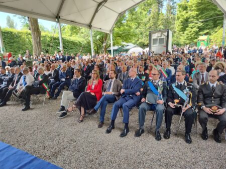 Varese: Onore ai neo Cavalieri, con l'inno degli studenti