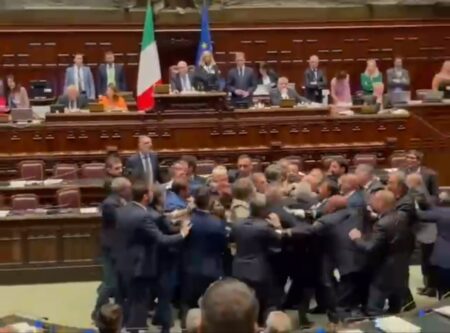 Roma: Rissa in Parlamento sull'Autonomia