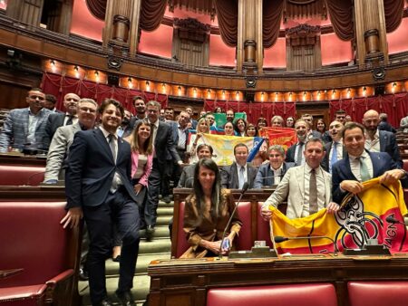 Roma: 172 sì, 99 no. Via libera all'Autonomia