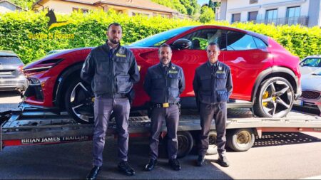 Gaggiolo: Sequestrata Ferrari con targa fasulla