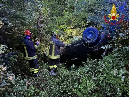 Tradate: Auto ribaltata. Ma il conducente non c'è