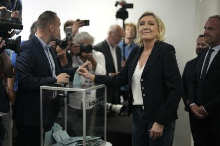 Parigi: Francia al voto, destra al 34%, sinistra al 28