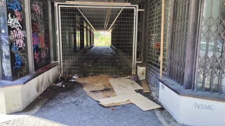 Varese: Degrado e fetore nello stabile di via Adamoli