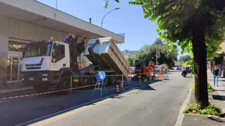 Varese: Lavori in via Milano, chiusa una corsia