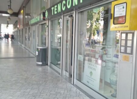 Gallarate: Rapina farmacia in stazione armato di forbici