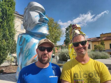 Busto: I Moai artistici colorano il centro città