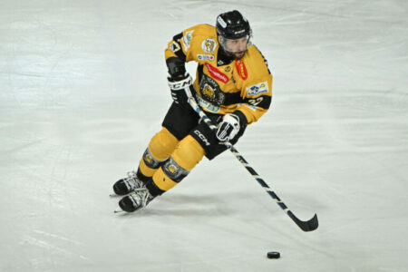 Hockey: Michael Mazzacane rinnova