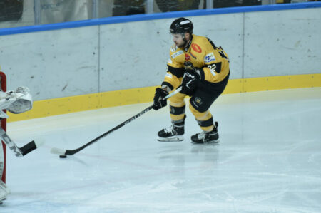 Hockey: Rinnovo per Erik Mazzacane