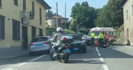 Lozza: Auto contro moto sulla SP233, ferito il centauro
