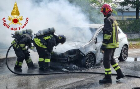 Lonate P.: Auto in fiamme, salvo il conducente
