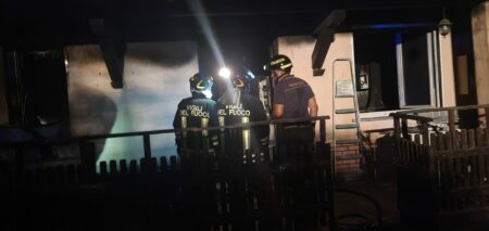 Oggiona: Incendio in casa, due persone soccorse
