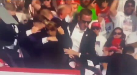 Stati Uniti: Spari a Trump. Lui salvo, cecchino ucciso