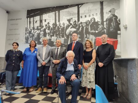 Varese: Arte e nuovi arredi nell'Ufficio Immigrazione