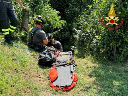 Cocquio: Si ferisce in zona impervia, soccorso