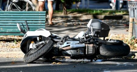 Pavia: Schianto tragico, muore motociclista di 35 anni
