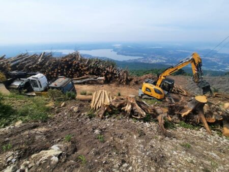 Varese: Lavori forestali in vetta al Campo dei Fiori